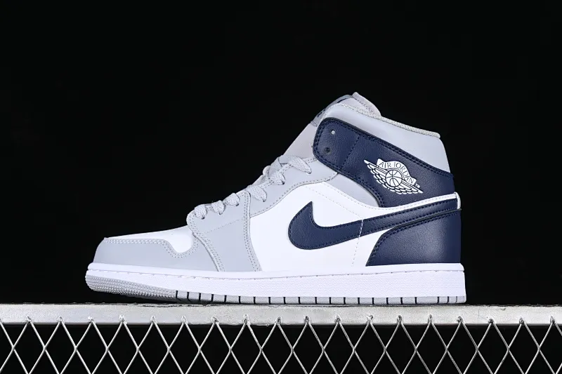 All categories Air Jordan Jordan series basketball shoes Air Jordan 1 Mid Air Jordan 1 Mid AJ1 Joe 1 gray blue Zhongbang basketball shoes DQ8426-104